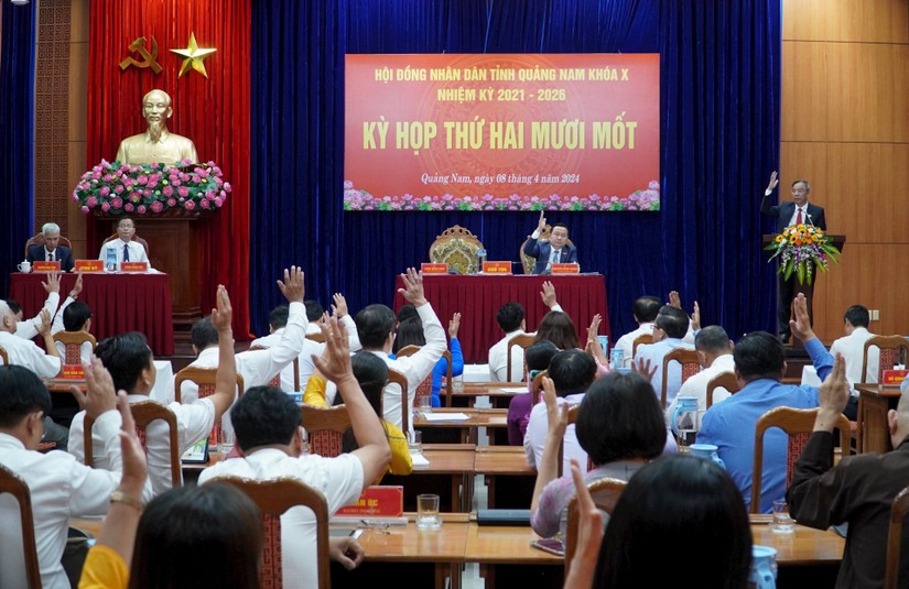Kỳ họp thứ 21 (khóa X) nhiệm kỳ 2021 - 2026, HĐND tỉnh Quảng Nam ngày 8/4. Ảnh: Báo Quảng Nam.