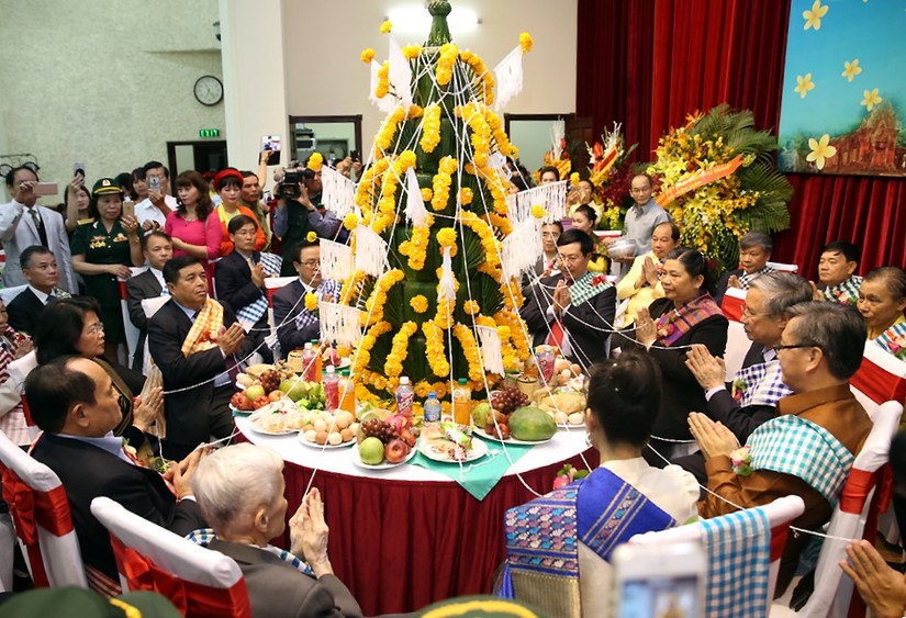 Đại sứ quán Lào tổ chức đón Tết cổ truyền Bunpimay tại Hà Nội. Ảnh: VGP.