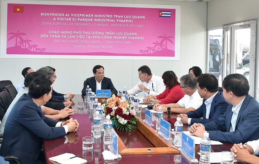 Phó Thủ tướng Trần Lưu Quang thăm, làm việc tại Khu công nghiệp ViMariel để tìm giải pháp tháo gỡ khó khăn cho các doanh nghiệp Việt Nam liên quan đến nguyên vật liệu sản xuất, thanh toán. Ảnh:VGP.