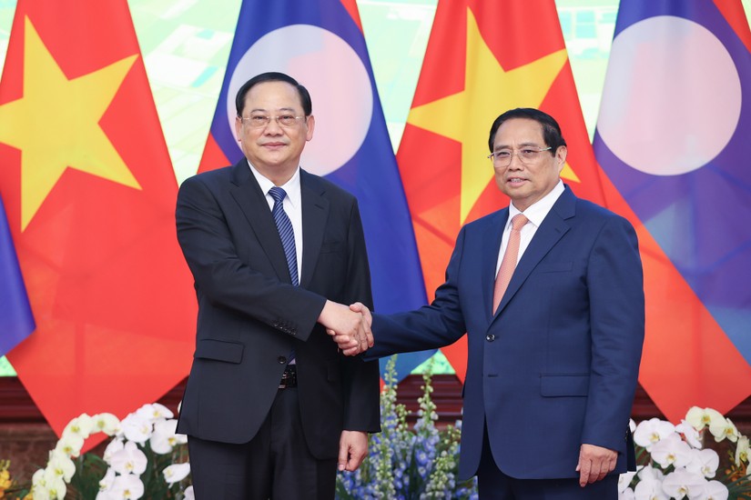 Thủ tướng Phạm Minh Chính cùng Thủ tướng Lào Sonexay Siphandone. Ảnh: VGP.