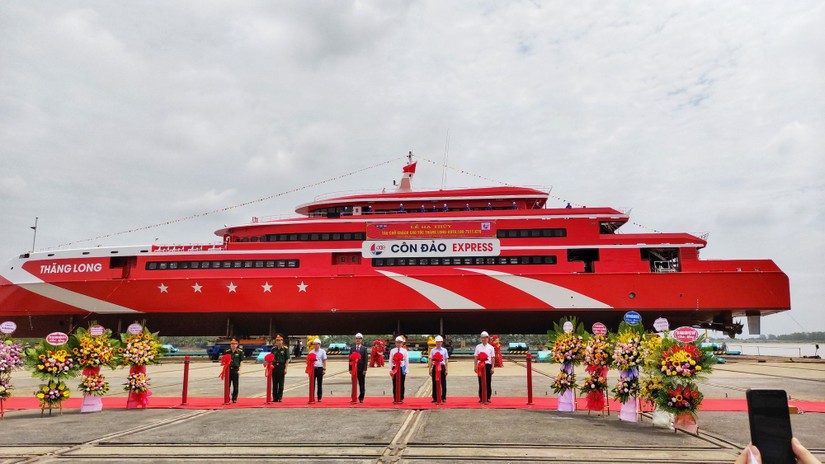 Siêu tàu khách cao tốc Thăng Long - tàu cao tốc một thân lớn nhất Việt Nam