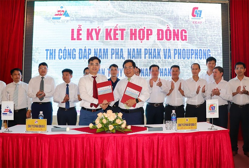 Lãnh đạo CTCP Xây Dựng 47 và CTCP Sông Đà 5 ký kết hợp đồng thi công.