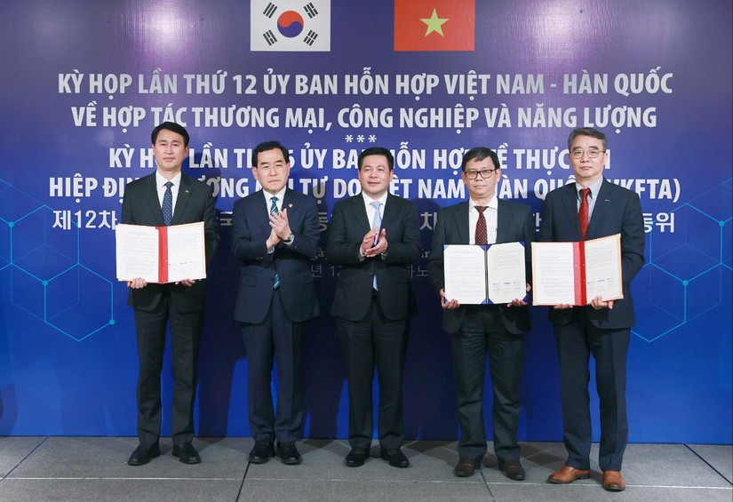 Viện Năng lượng Việt Nam, Viện Công nghệ Điện tử Hàn Quốc và Công ty Doosan Enerbility ký kết hợp tác trong lĩnh vực năng lượng. Ảnh: Doosan Enerbility