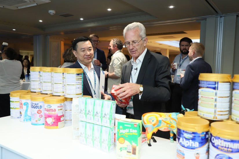Các sản phẩm sữa đặc đạt “3 sao” của Vinamilk vừa qua cũng đã được giới thiệu và nhận được sự quan tâm tại Hội nghị sữa toàn cầu 2023 diễn ra tại Anh Quốc.