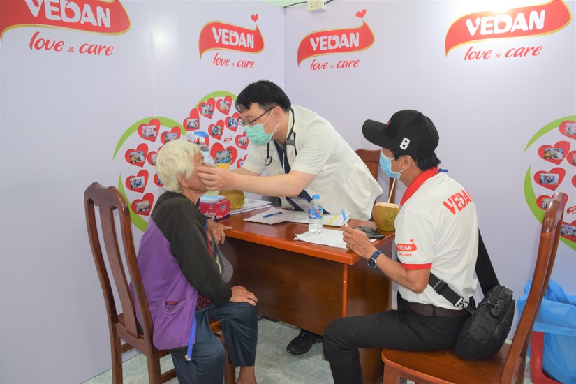 Công ty CPHH Vedan Việt Nam kết hợp cùng với các bác sĩ thuộc Tổng Bệnh viện Vinh Dân (Đài Trung - Đài Loan) tiếp tục thực hiện chuỗi sự kiện khám bệnh và phát thuốc miễn phí thường niên cho hơn 1.200 người tại Đồng Nai