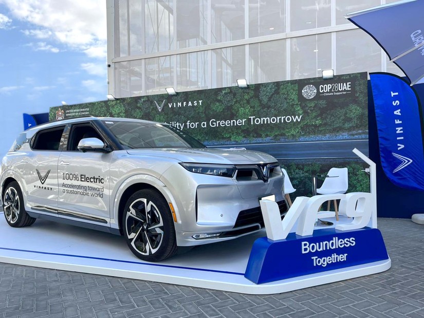 VinFast trưng bày mẫu xe VinFast VF 9 tại Hội nghị thường niên thế giới về biến đổi khí hậu COP28.