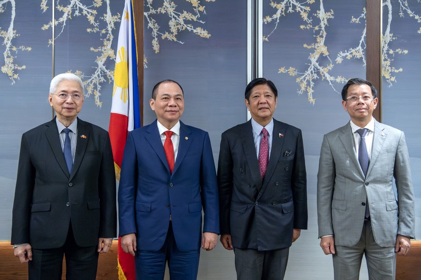 Tổng thống Philippines và phái đoàn cấp cao Philippines đã có cuộc gặp riêng với Chủ tịch Tập đoàn Vingroup Phạm Nhật Vượng và các cán bộ lãnh đạo tập đoàn.