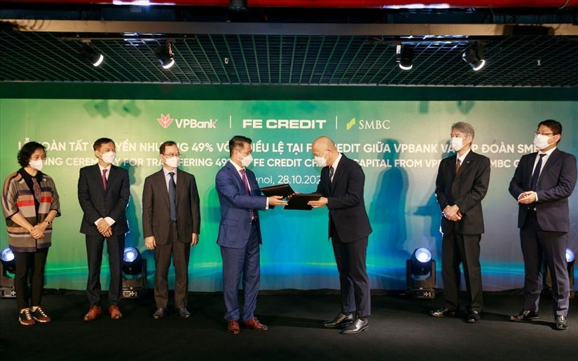 VPBank hoàn tất bán 49% vốn điều lệ tại FE Credit cho SMBC Group