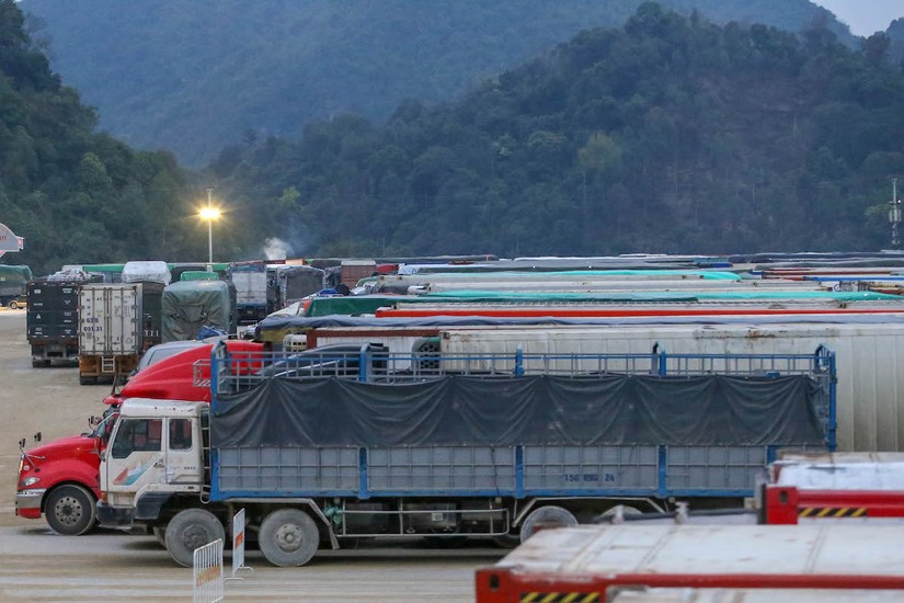 Tiếp tục ùn tắc hàng hóa kéo dài tại các cửa khẩu Lạng Sơn