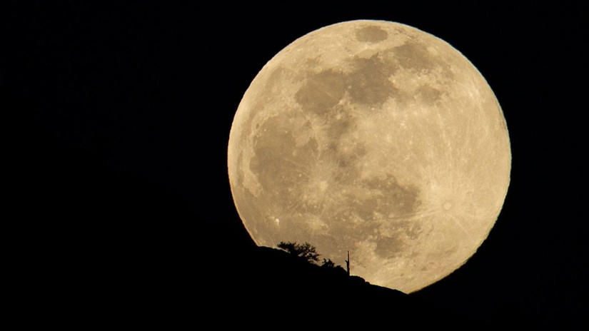 Việt Nam đón 'siêu trăng dâu ảo ảnh' khổng lồ