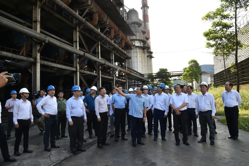 Phó Thủ tướng Lê Minh Khái kiểm tra Nhà máy gang thép Lào Cai (dự án VTM). Ảnh: VGP