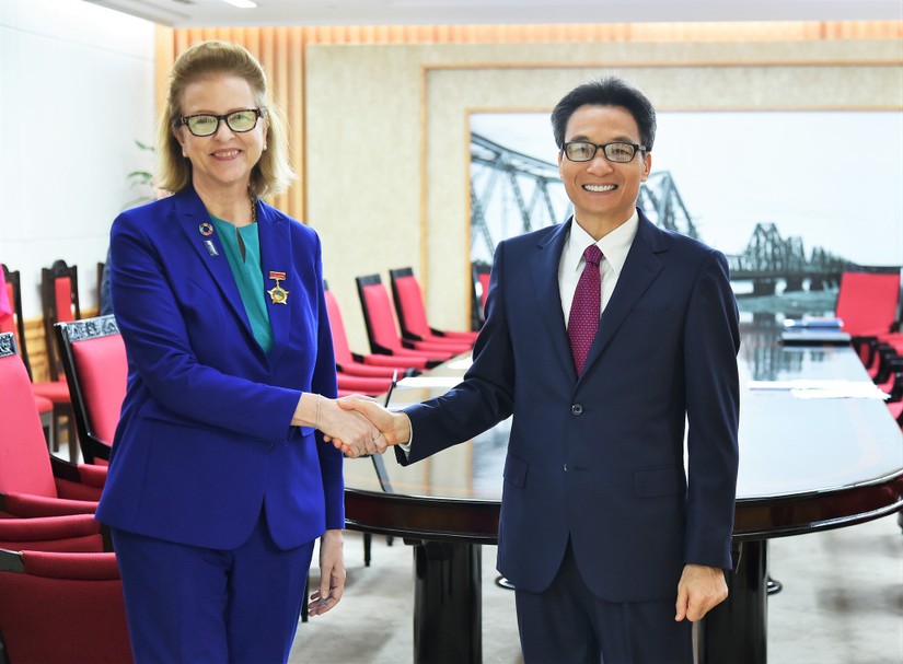 Phó Thủ tướng Vũ Đức Đam và bà Caitlin Wiesen, Đại diện thường trú UNDP tại Việt Nam. Ảnh: VGP