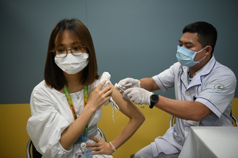 Số ca tăng cao, Bộ Y tế yêu cầu đẩy nhanh tiêm vaccine ngừa Covid-19