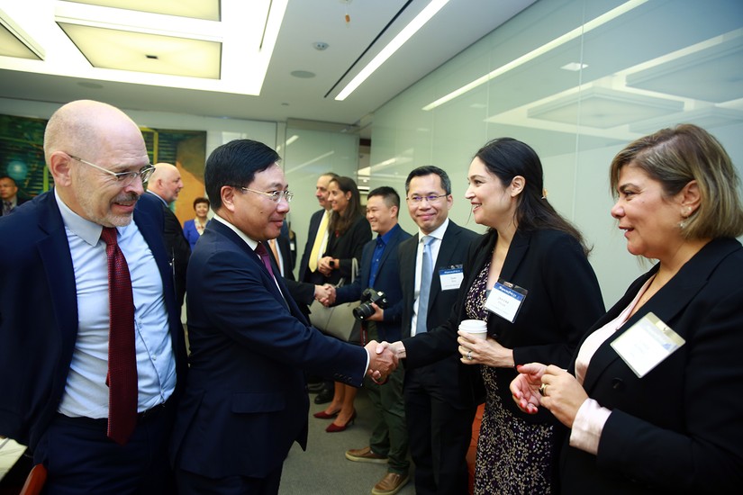 Phó Thủ tướng Thường trực Chính phủ Phạm Bình Minh tới dự tọa đàm do cộng đồng doanh nghiệp Mỹ tổ chức. Ảnh: VGP