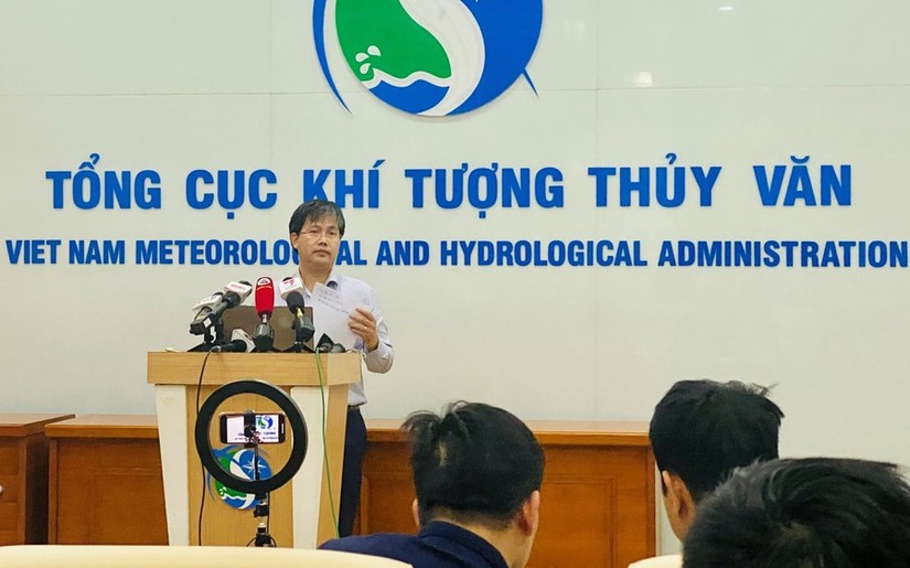 Ông Mai Văn Khiêm, Giám đốc Trung tâm Dự báo KTTV quốc gia thông tin tại họp báo chiều 26/9. Ảnh Tổng cục Khí tượng Thủy văn