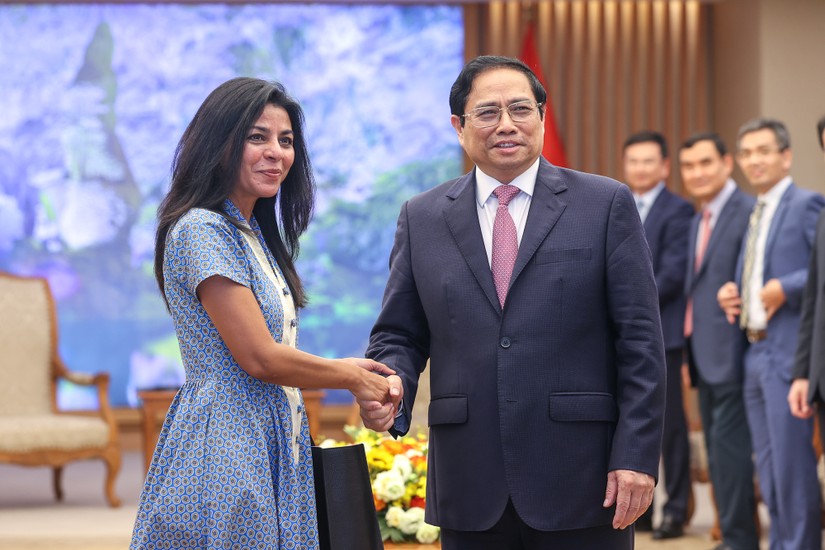 Thủ tướng Phạm Minh Chính tiếp bà Era Dabla-Norris, Trưởng đoàn giám sát của Quỹ Tiền tệ quốc tế (IMF). Ảnh: VGP