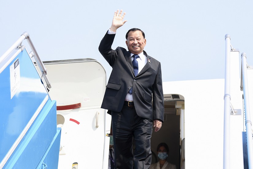 Chủ tịch Thượng viện Vương quốc Campuchia Samdech Say Chhum đến Hà Nội, bắt đầu chuyến thăm chính thức Việt Nam. Ảnh: quochoi.vn
