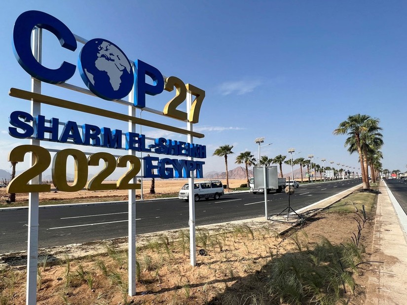 Con đường dẫn đến khu vực tổ chức COP27 ở Ai Cập. Ảnh: Reuters