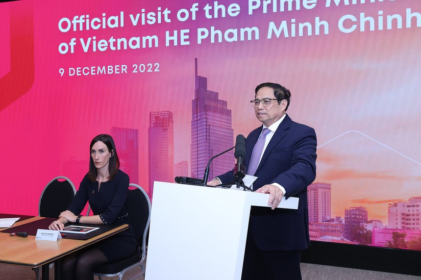 Thủ tướng Phạm Minh Chính thăm và làm việc tại Sở Giao dịch chứng khoán Luxembourg - hiện niêm yết một nửa trái phiếu xanh trên thế giới. Ảnh: VGP