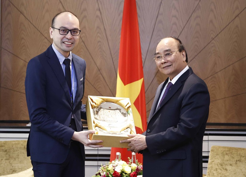 Chủ tịch nước Nguyễn Xuân Phúc tiếp ông Albert Zhang, đồng sáng lập Công ty Traveloka đến chào xã giao. 