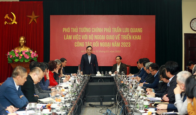 Phó Thủ tướng Trần Lưu Quang làm việc với Bộ Ngoại giao. Ảnh: VGP