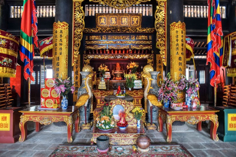 Nơi thờ Bà Triệu cùng người anh ruột là tướng quân Triệu Quốc Đạt tại đền Bà Triệu.