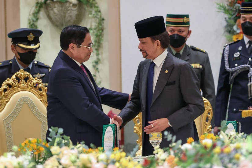 Thủ tướng Phạm Minh Chính và Quốc vương Hassanal Bolkiah. Ảnh: VGP