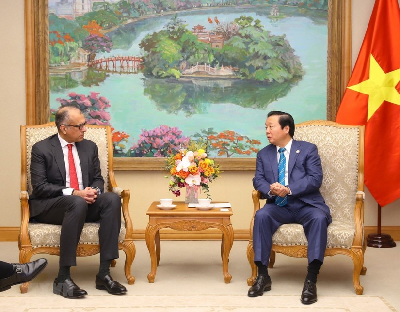 Phó Thủ tướng Trần Hồng Hà tiếp ông Surendra Rosha, Đồng Tổng Giám đốc điều hành khu vực châu Á - Thái Bình Dương của ngân hàng HSBC. Ảnh: TTXVN