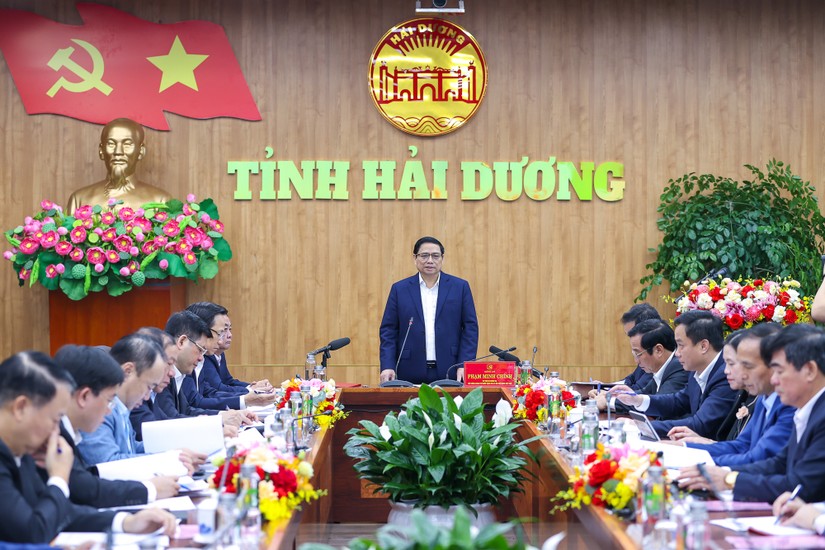 Thủ tướng Phạm Minh Chính và đoàn công tác làm việc với Ban Thường vụ Tỉnh ủy Hải Dương. Ảnh: VGP