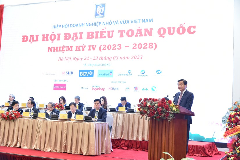 Phó Thủ tướng Lê Minh Khái phát biểu tại Đại hội đại biểu toàn quốc nhiệm kỳ IV (2023 - 2028) do Hiệp hội doanh nghiệp nhỏ và vừa Việt Nam tổ chức. Ảnh: VGP