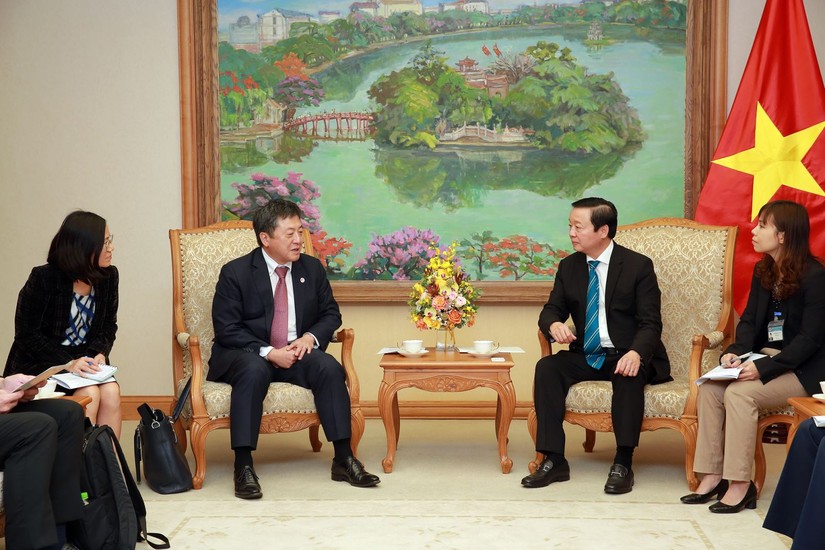 Phó Thủ tướng Trần Hồng Hà tiếp ông Shimuzu Akira, Trưởng đại diện Cơ quan Hợp tác quốc tế Nhật Bản (JICA) tại Việt Nam. Ảnh: VGP