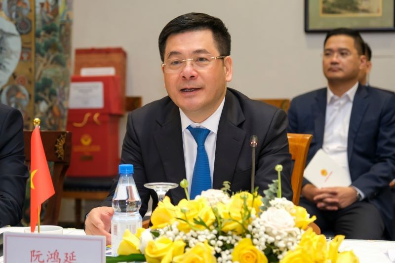 Bộ trưởng Nguyễn Hồng Diên đưa ra các đề xuất về tạo thuận lợi thông quan hàng hóa, đảm bảo chuỗi cung ứng. Ảnh: Bộ Công Thương 
