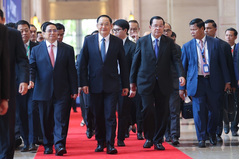 Thủ tướng Chính phủ Phạm Minh Chính, Thủ tướng Lào Sonexay Siphandone và Thủ tướng Campuchia Hun Sen nhất trí đẩy mạnh hợp tác kết nối ba nền kinh tế, hỗ trợ nhau xây dựng nền kinh tế độc lập, tự chủ. Ảnh: VGP