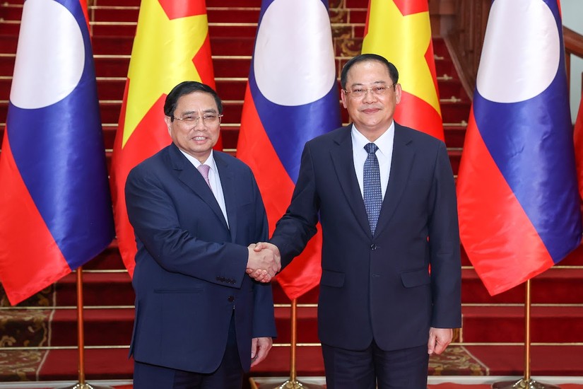 Thủ tướng Phạm Minh Chính làm việc với Thủ tướng Lào Sonexay Siphandone. Ảnh: VGP