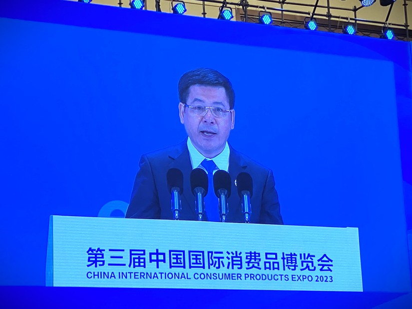 Bộ trưởng Công Thương Nguyễn Hồng Diên tham dự và phát biểu tại Lễ khai mạc Hội chợ Hainan Expo 2023 vào ngày 10/4. Ảnh: Bộ Công Thương