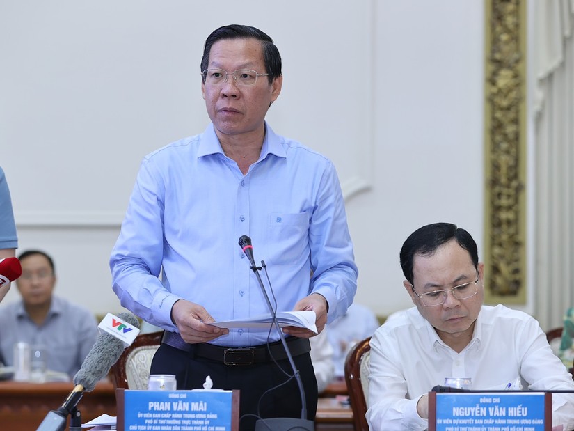 Chủ tịch UBND TP HCM Phan Văn Mãi phát biểu tại buổi làm việc giữa Thường trực Chính phủ với Ban Thường vụ Thành ủy TP HCM về tháo gỡ khó khăn, vướng mắc trong phát triển kinh tế - xã hội. Ảnh: VGP