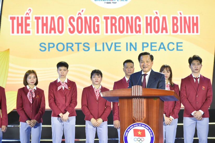 Phó Thủ tướng Lê Minh Khái bày tỏ việc tham dự SEA Games lần thứ 32, được tổ chức tại nước bạn láng giềng anh em Campuchia, là một trong những nhiệm vụ quan trọng nhất của thể thao Việt Nam trong năm nay. Ảnh: VGP