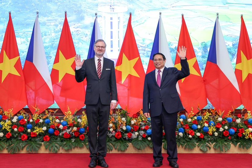 Thủ tướng Phạm Minh Chính và Thủ tướng Cộng hòa Czech Petr Fiala. Ảnh: VGP