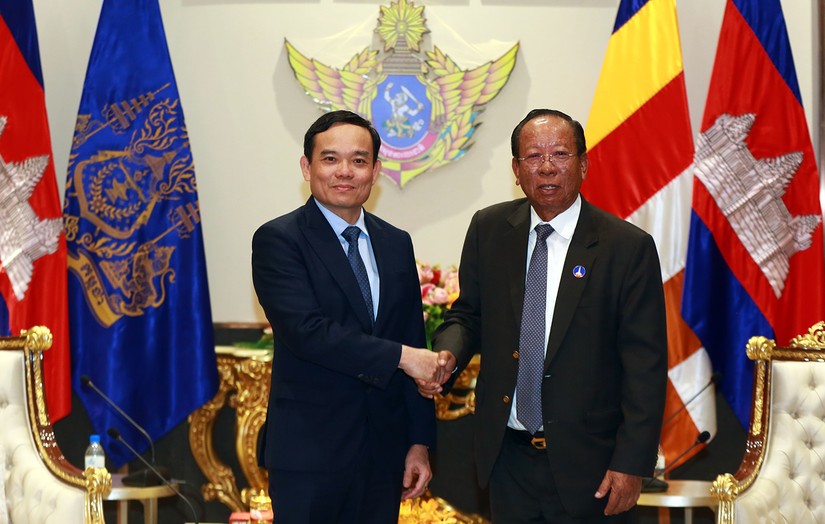 Phó Thủ tướng Chính phủ Trần Lưu Quang gặp Samdech Tea Banh, Phó Thủ tướng, Bộ trưởng Bộ Quốc phòng Vương quốc Campuchia. Ảnh: VGP