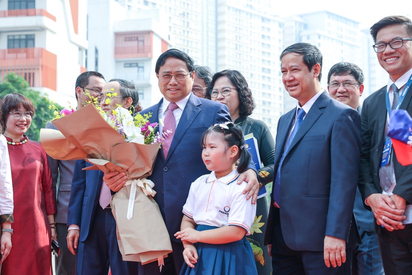 Thủ tướng Phạm Minh Chính đến dự lễ phát động Phong trào "Cả nước thi đua xây dựng xã hội học tập, đẩy mạnh học tập suốt đời giai đoạn 2023 - 2030". Ảnh: VGP 