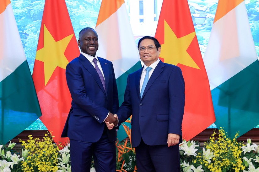 Thủ tướng Phạm Minh Chính tiếp Chủ tịch Quốc hội CH Bờ Biển Ngà Adama Bictogo. Ảnh: VGP
