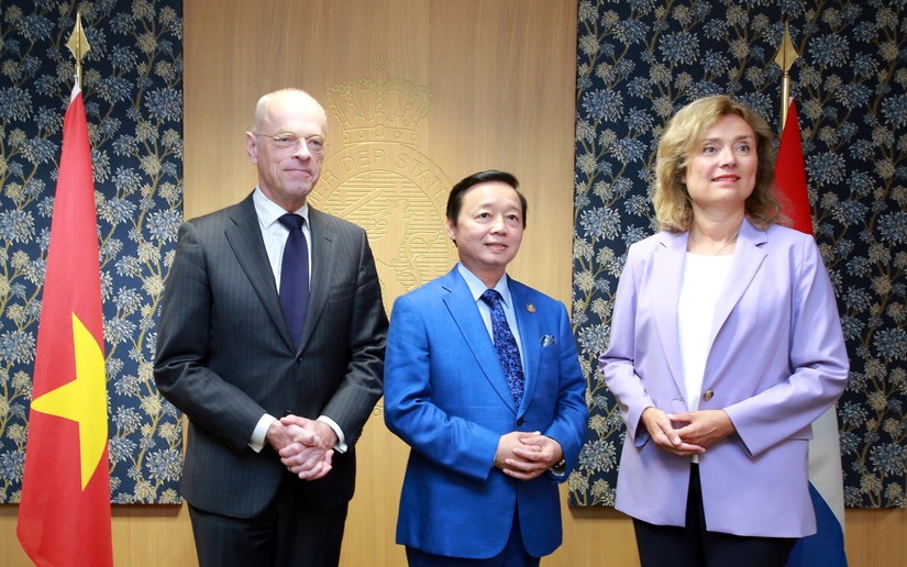 Phó Thủ tướng Trần Hồng Hà cùng Chủ tịch Hạ viện Vera Bergkamp và Chủ tịch Thượng viện Jan Anthonie Bruijn. Ảnh: VGP