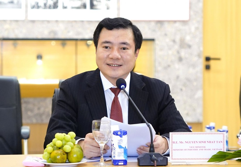 Thứ trưởng Bộ Công Thương Nguyễn Sinh Nhật Tân kiêm giữ chức Trưởng đoàn Đàm phán Chính phủ về kinh tế và thương mại quốc tế. Ảnh: Bộ Công Thương