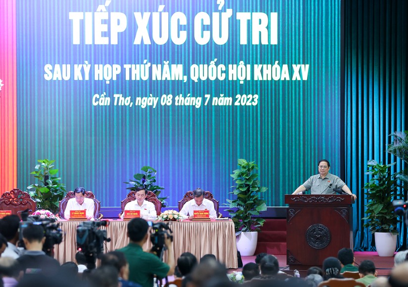 Thủ tướng Phạm Minh Chính và Đoàn đại biểu Quốc hội TP Cần Thơ có cuộc tiếp xúc với cử tri sau kỳ họp thứ 5 Quốc hội khóa XV. Ảnh: VGP