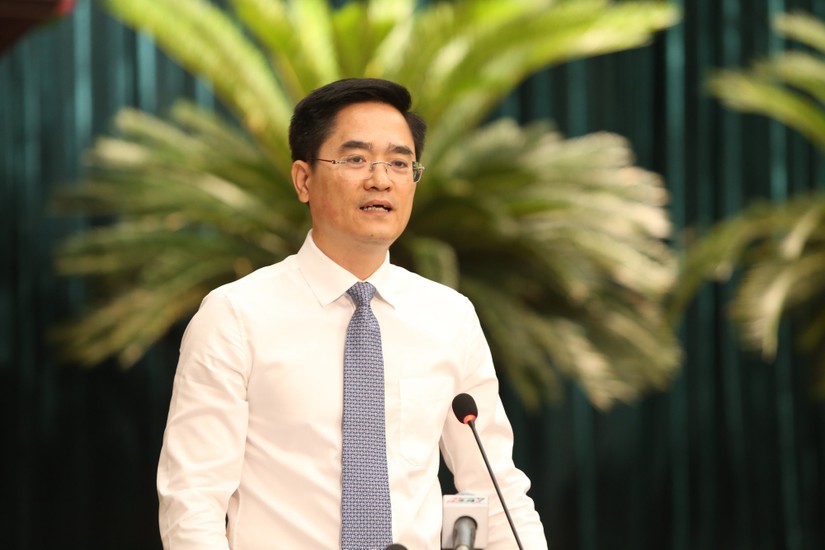 Ông Trần Quang Lâm, Giám đốc Sở Giao thông Vận tải TP HCM trả lời chất vấn tại Kỳ họp thứ 10, HĐND thành phố khóa X. Ảnh: VGP