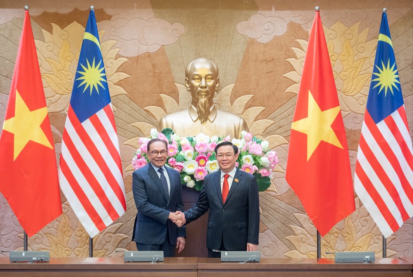 Chủ tịch Quốc hội Vương Đình Huệ hội kiến Thủ tướng Malaysia Anwar Ibrahim. Ảnh: VGP