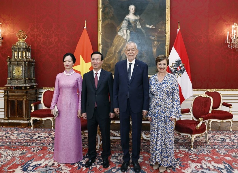 Chủ tịch nước Võ Văn Thưởng và Tổng thống Cộng hòa Áo Alexander Van der Bellen cùng các phu nhân. Ảnh: TTXVN