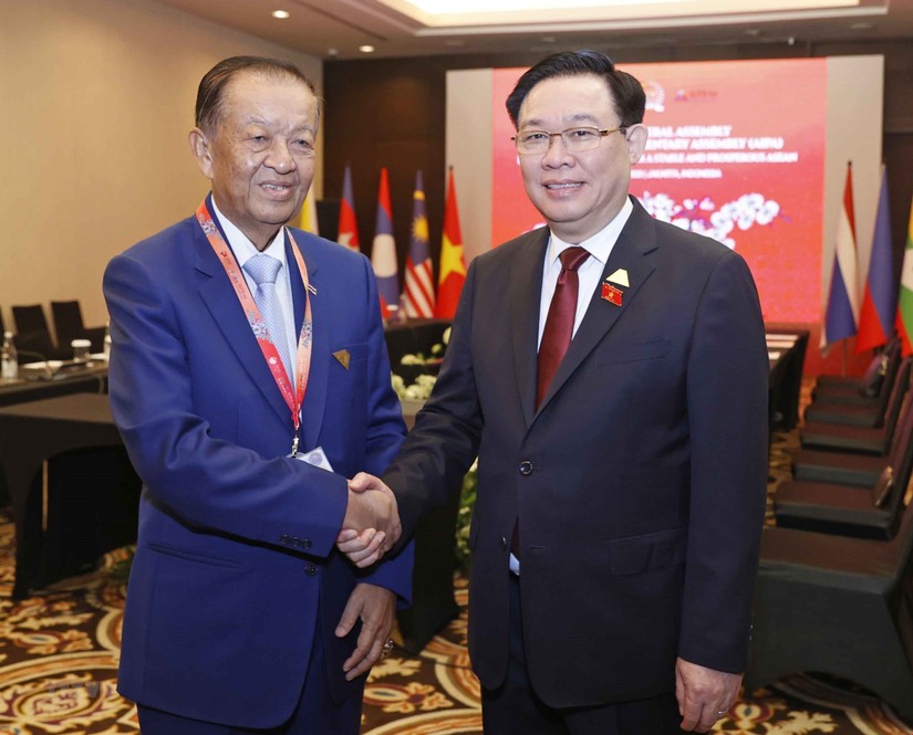 Chủ tịch Quốc hội Vương Đình Huệ gặp Chủ tịch Hạ viện Thái Lan Wan Muhamad Noor Matha. Ảnh: TTXVN