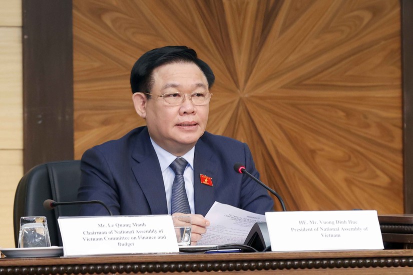 Chủ tịch Quốc hội Vương Đình Huệ phát biểu tại Diễn đàn chính sách, pháp luật về thúc đẩy hợp tác kinh tế, thương mại và đầu tư Việt Nam - Iran. Ảnh: TTXVN