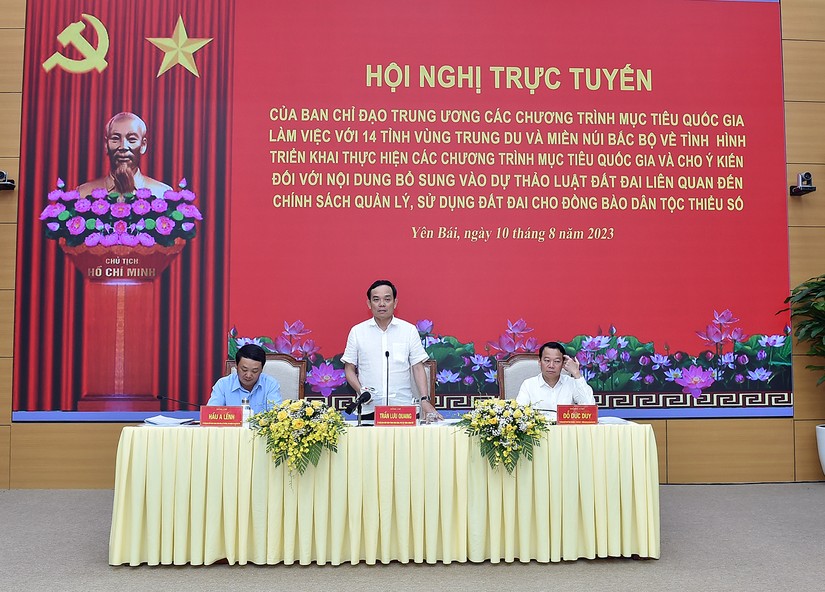 Phó Thủ tướng Chính phủ Trần Lưu Quang chủ trì Hội nghị trực tiếp kết hợp trực tuyến với 14 tỉnh vùng trung du và miền núi Bắc Bộ về tình hình triển khai thực hiện các chương trình mục tiêu quốc gia. Ảnh: VGP